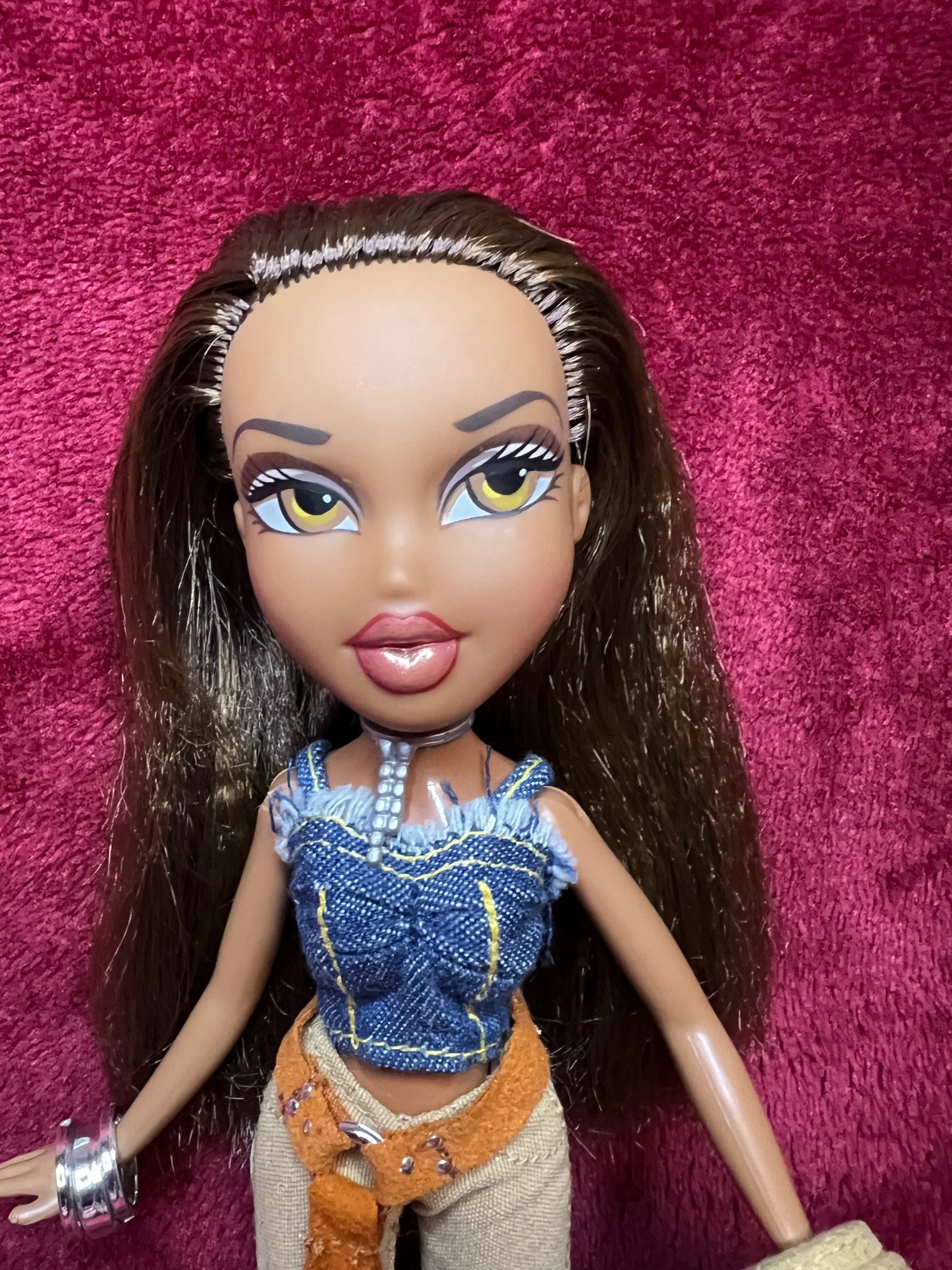 Bambola Bratz con top in jeans