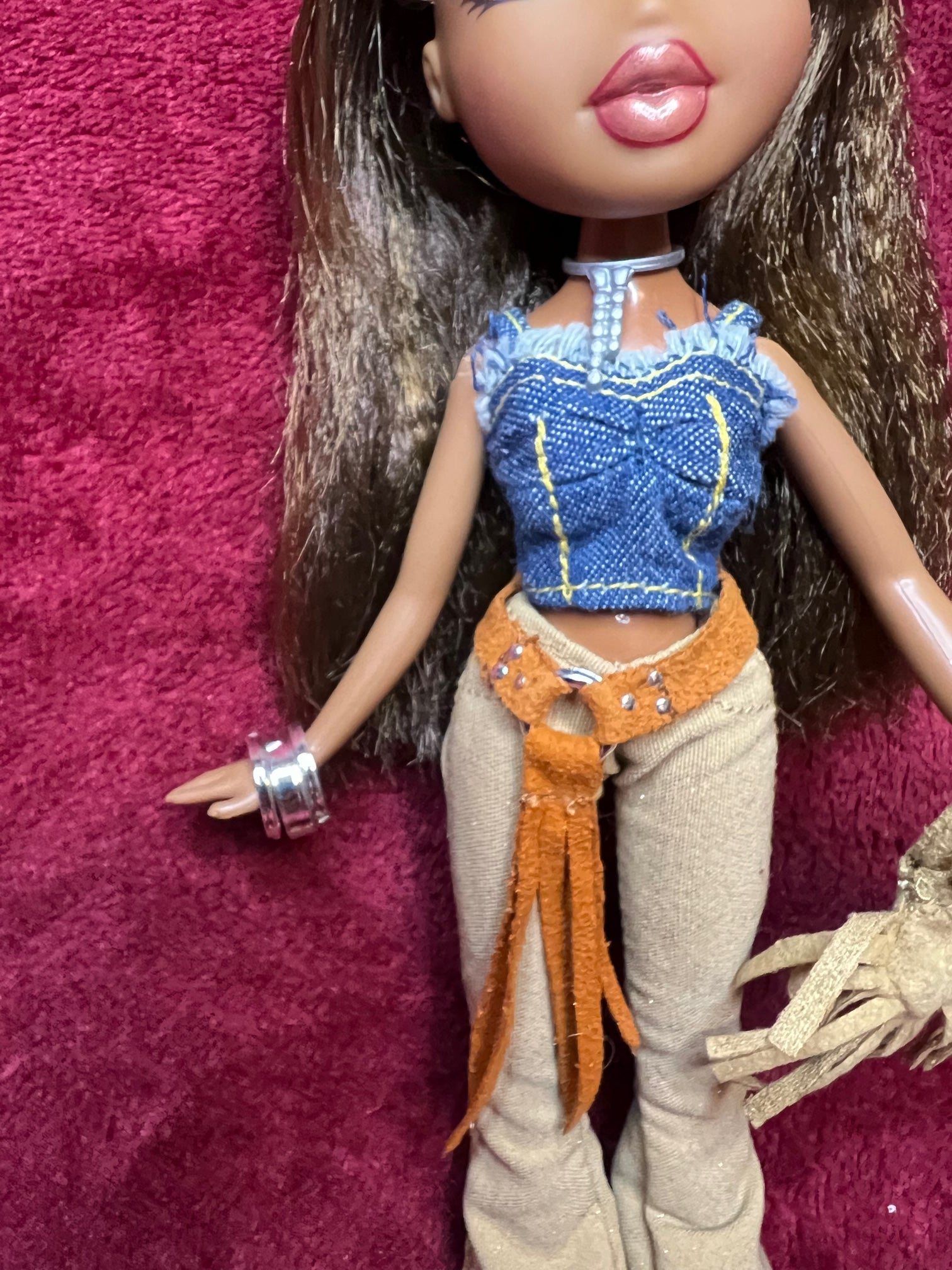 Bambola Bratz con top in jeans