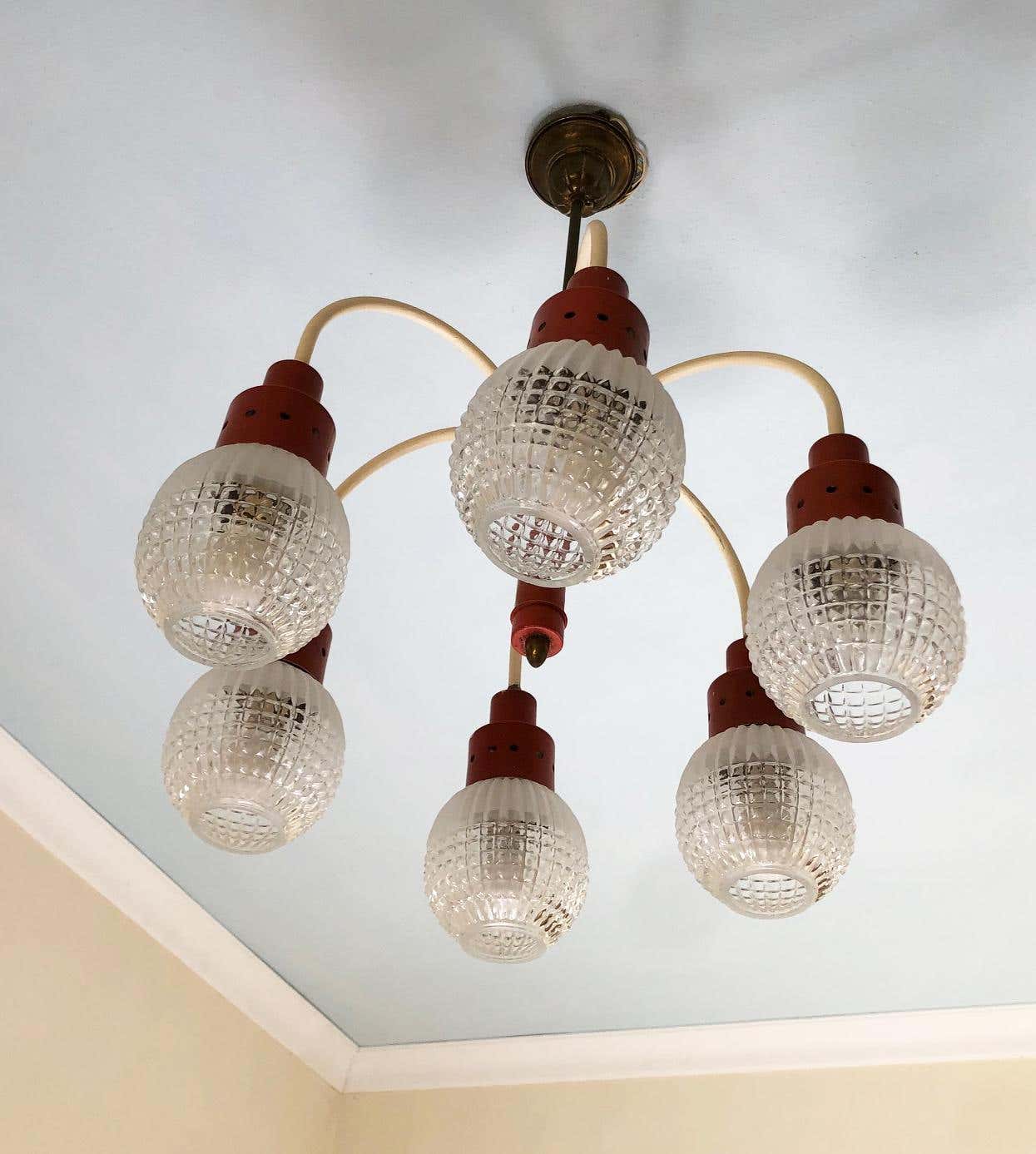 Lampadario italiano originale anni 70 a sei luci colore arancione e crema