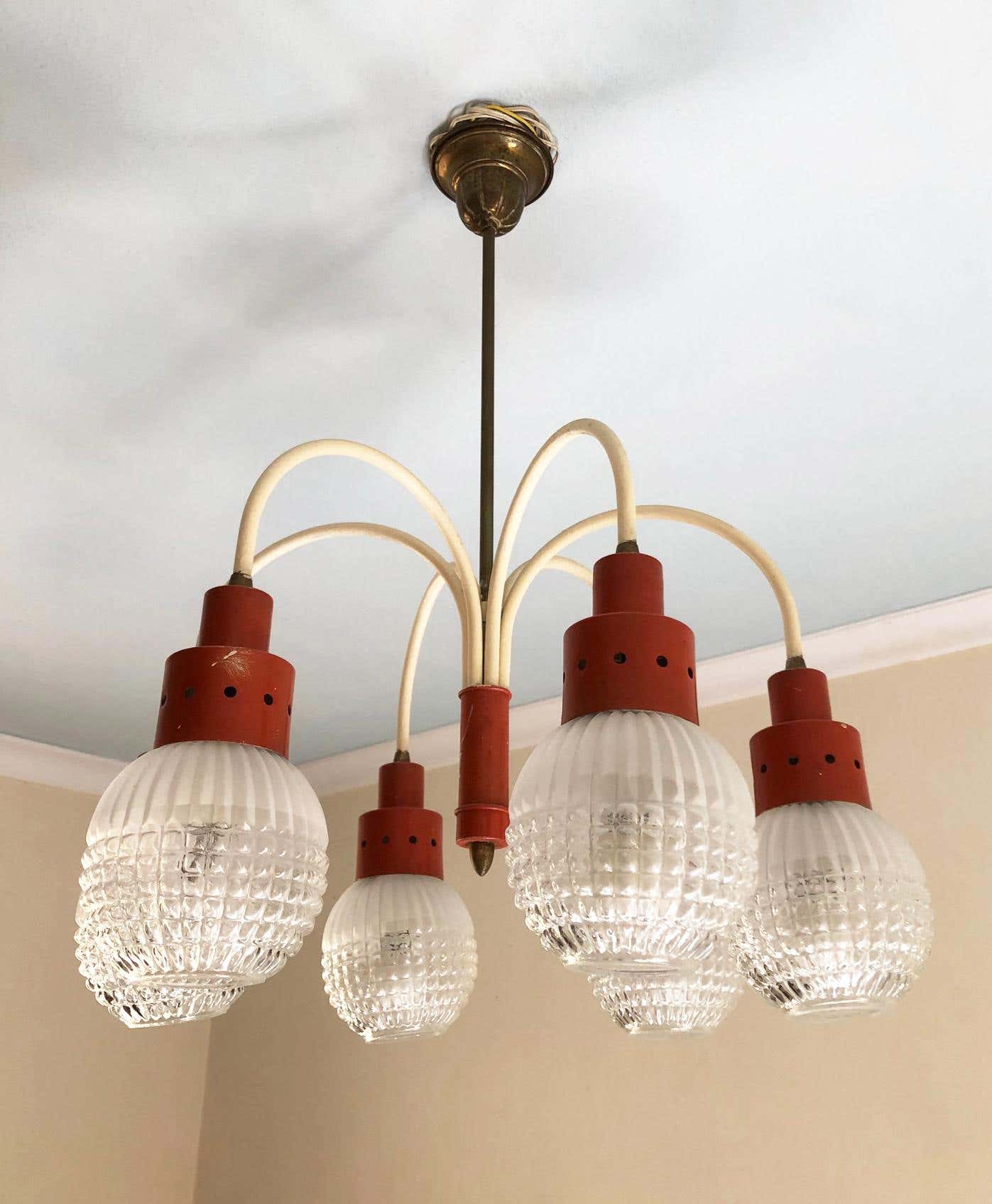 Lampadario italiano originale anni 70 a sei luci colore arancione e crema